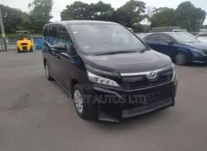 Toyota Voxy 2019 Nyeusi