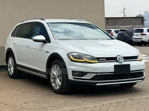 Volkswagen Golf 2019 Nyeupe
