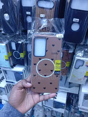 Kifaa cha Samsung Galaxy A55 cha Brown chenye MagSafe na Mioyo Nyeusi