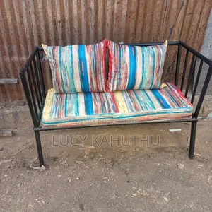 Bench Sofa Mpya na Mito