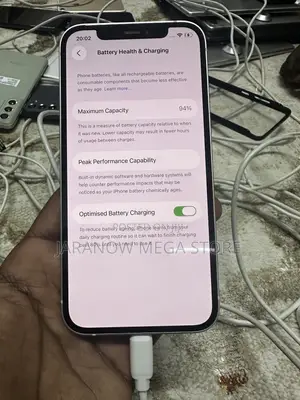 Apple iPhone 12 64GB Nyeupe