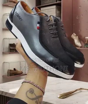 Viatu Vizuri vya Tommy vya Wingtip vya Kawaida vya Grey na Nyeusi (Size 40-45)