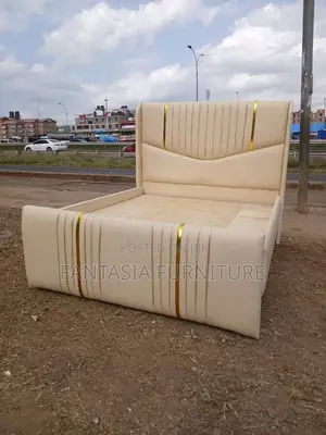 Kitanda cha Royal Cream Chester Trendy 5x6