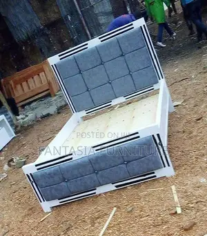 Kitanda cha 5x6 Nyeupe na Kijivu chenye Vitofu