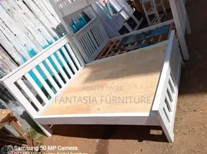 Kitanda Nyeupe 5x6 - Kipya Kabisa