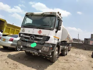 Mercedes-Benz 3340 DTDOBI Trailer ya Ndani 42Lts