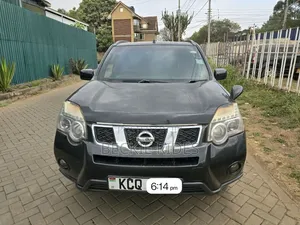 Nissan X-Trail 2012 Nyeusi