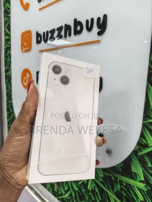 Apple iPhone 13 256GB Nyeupe (Refurbished)