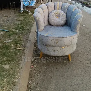 Kiti cha Maua, Kijivu na Dhahabu