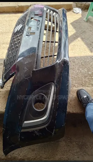 Suzuki Swift 2012 Bampa ya Mbele