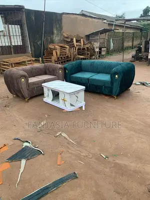 Kochi ya Teal Velvet ya 3-Seater + ya Brown ya 2-Seater + Kofi Table yenye Hifadhi