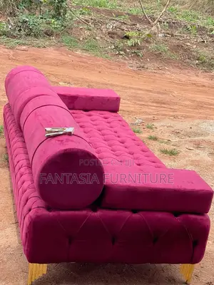 Kochi ya Kifahari ya Pink ya Seater 3 yenye Bolster