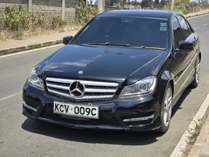 Mercedes-Benz C200 2012 Nyeusi