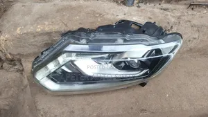 Nissan X-Trail NT32 Headlight/Headlamp (Iliyoitumika)