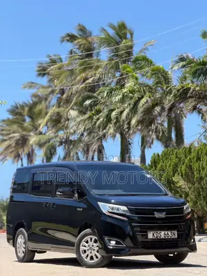 Toyota Noah 2018 Nyeusi