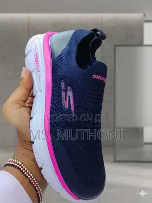 Viatu vya Skechers GOwalk vya Wanawake vya Kuteleza vya Orthopedic