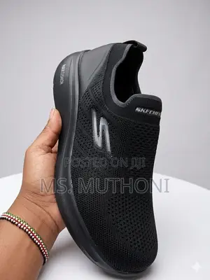 Nyeusi Skechers Max Cushioning Slip-Ins Ukubwa 40-45