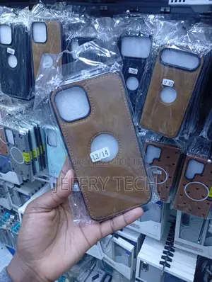 Kati ya Brown Faux-Leather kwa iPhone 13/14 yenye Pete ya MagSafe