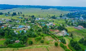 Vipande Bora vya Makazi kwa Uuzaji Kikuyu, Karibu na Kari