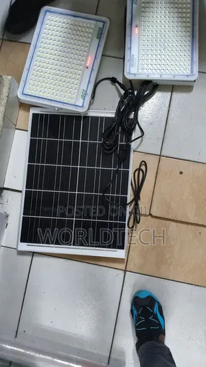 400W Solar Floodlight with Dual Heads & Remote
