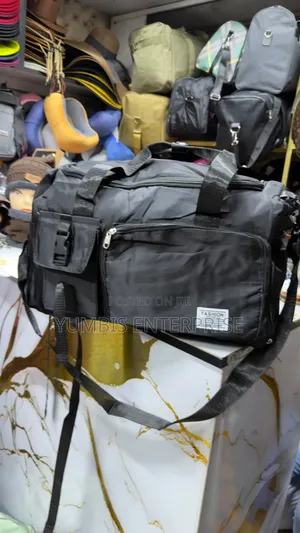 Mifuko Nyeusi ya Gym - Inaweza Kubadilishwa kuwa Backpack