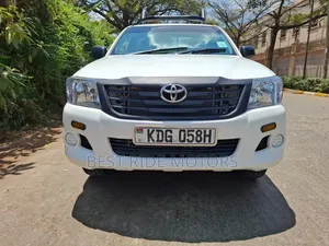 Toyota Hilux Pickup 2015 Off White