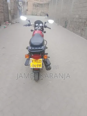 Bajaj Boxer 125 2022 Nyeusi