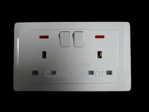 Switch ya Soketi Mbili ya Umeme 13A