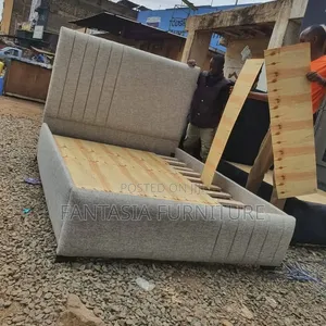 Kitanda cha Chester 5x6 chenye Upholstery ya Kitambaa chenye Muundo