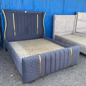 Kitanda cha Velvet Giza 5x6 chenye Kamba za Dhahabu