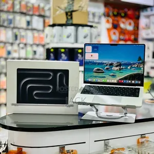 Apple MacBook Pro 2025 M5 16GB RAM 512GB SSD
