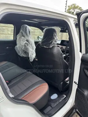 Suzuki e Vitara Mpya 2025 Nyeupe