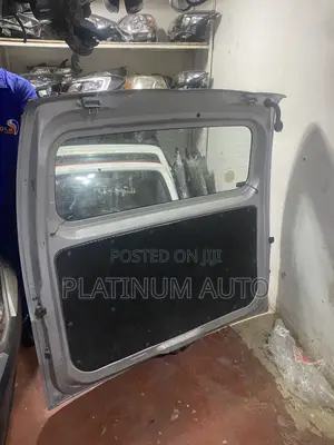 Boot ya Nissan NV200