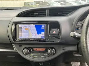 Toyota Vitz 1.5 FWD Hybrid 5dr 2019 Nyeupe