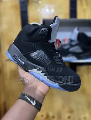Air Jordan 5 Retro "Black Metallic" Shark Tooth