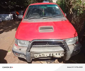 Mitsubishi RVR 1999 Nyekundu