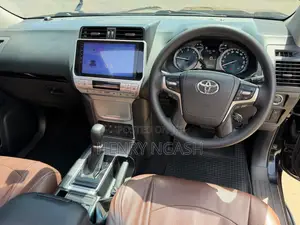 Toyota Land Cruiser Prado 2018 Nyeusi