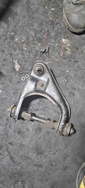 Mitsubishi L200 Model ya Kale 2WD Upper Control Arm