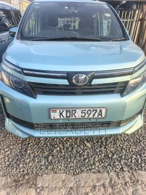 Toyota Voxy 2017 Kijani