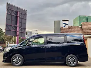 Toyota Esquire 1.8 FWD Hybrid (Viti 7) 2019 Nyeusi
