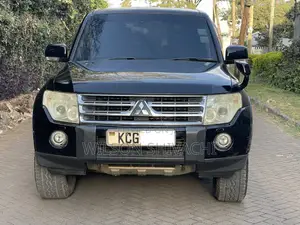 Mitsubishi Pajero 2010 Nyeusi