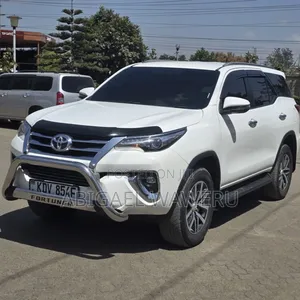 Toyota Fortuner 2019 Nyeupe