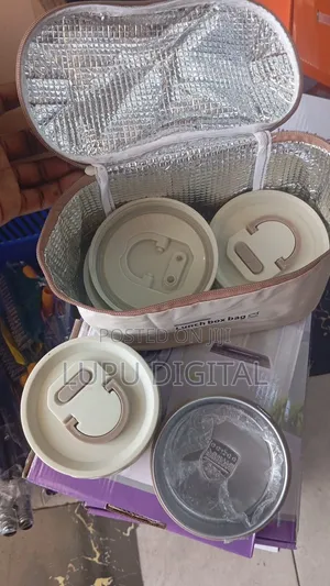 Set ya Vitu 4 vya Lunch Box na Begi la Insulated