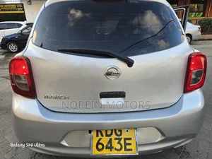 Nissan March 2015 Nyeupe