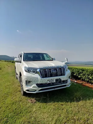 Toyota Land Cruiser Kukodisha - Dee Car Rentals