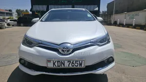 Toyota Auris 2017 Nyeupe