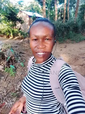 Mwalimu Mwenye Dedication Akatafuta Nafasi za Kazi