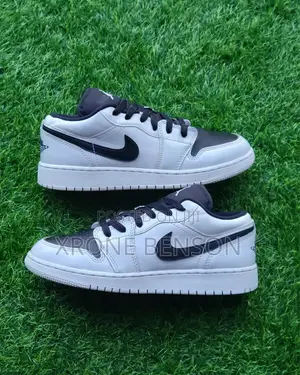 Nike SB Dunk Low "Reverse Panda"