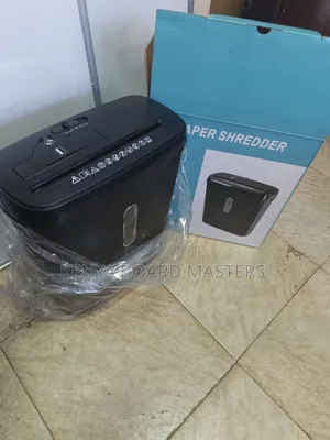 Brand New 8-Sheet Cross-Cut Paper Shredder