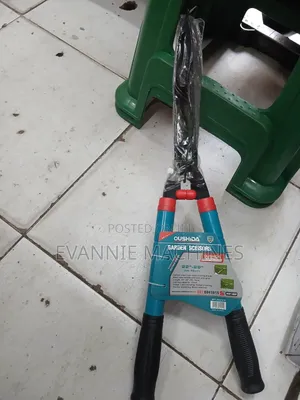 Mkasi wa bustani na ua unaoweza kurekebishwa